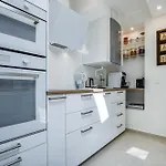 Stylisch Und Schick, Neue Wohnung, U-bahn 2 Minuten