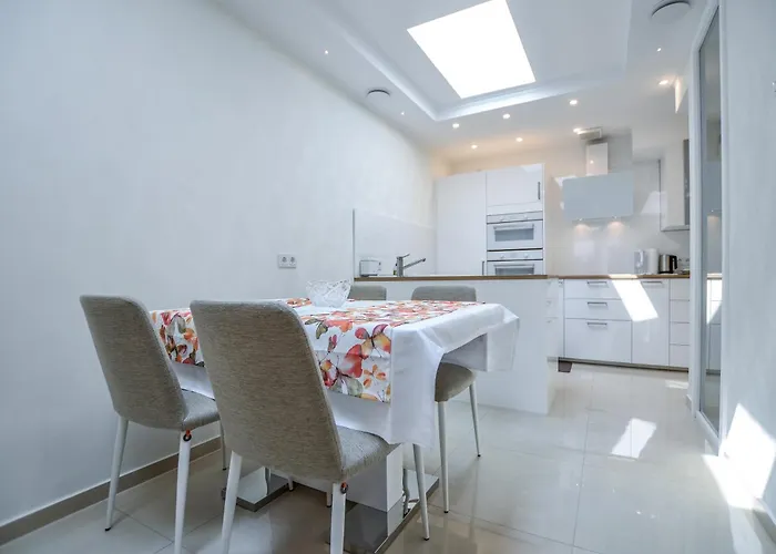 Apartment Stylisch Und Schick, Neue Wohnung, U-bahn 2 Minuten