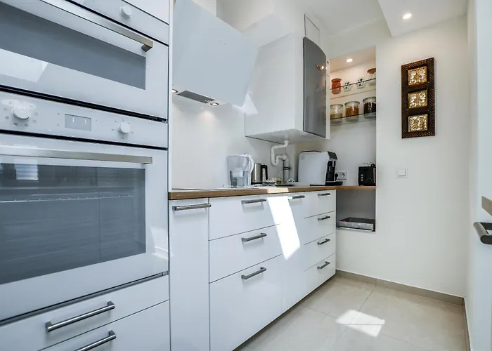 Stylisch Und Schick, Neue Wohnung, U-bahn 2 Minuten