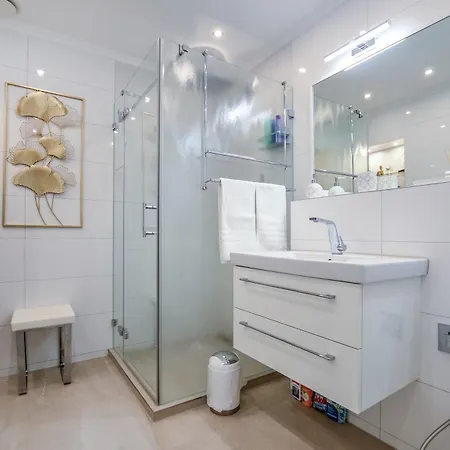 Stylisch Und Schick, Neue Wohnung, U-bahn 2 Minuten Apartment Köln