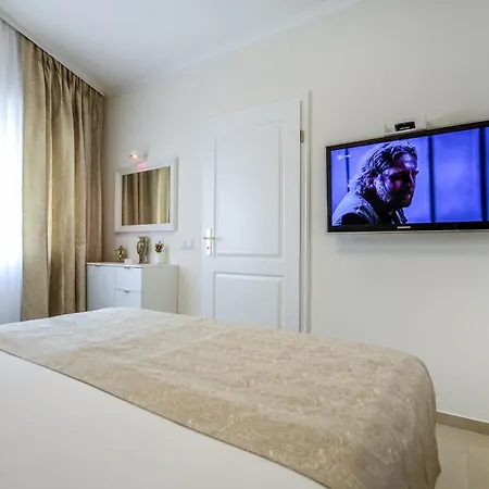 Stylisch Und Schick, Neue Wohnung, U-bahn 2 Minuten *