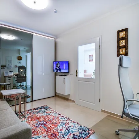 Stylisch Und Schick, Neue Wohnung, U-bahn 2 Minuten Apartment