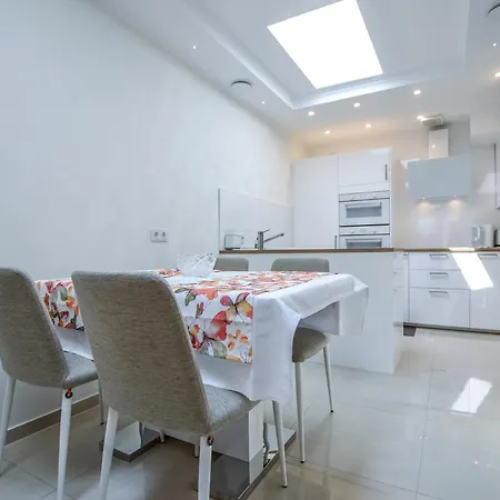 Apartment Stylisch Und Schick, Neue Wohnung, U-bahn 2 Minuten