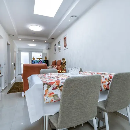 Stylisch Und Schick, Neue Wohnung, U-bahn 2 Minuten * קלן