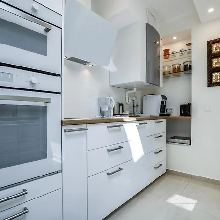 Stylisch Und Schick, Neue Wohnung, U-bahn 2 Minuten