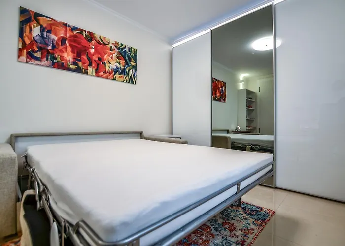 Stylisch Und Schick, Neue Wohnung, U-bahn 2 Minuten