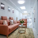 アパート Stylisch Und Schick, Neue Wohnung, U-bahn 2 Minuten ケルン